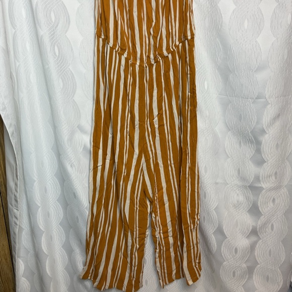 Xhilaration jumpsuit NWT large gold metal/off white - Picture 3 of 9